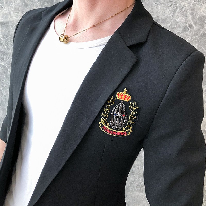 男士短款立领纯色西服胸口徽章套装P135,男装西服,星座407-1