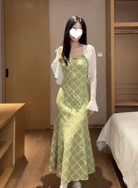 清新绿色格子收腰显瘦吊
