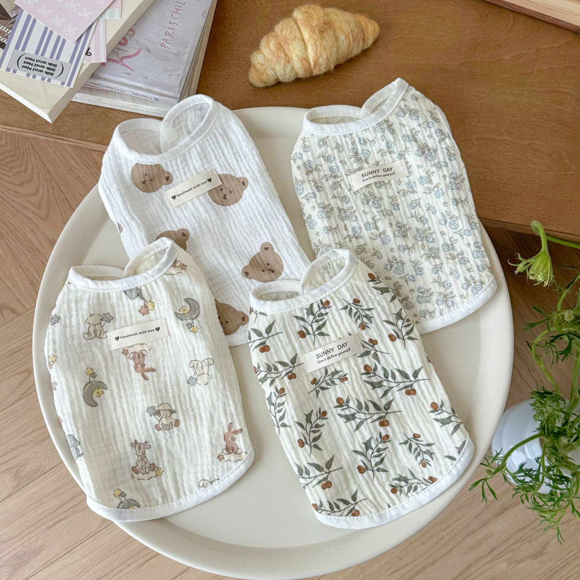 夏季の纯棉猫咪衣服无袖开衫纱布可爱马甲狗狗防晒背心薄款防掉毛