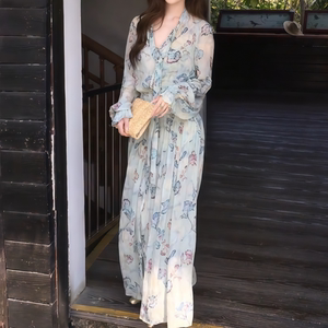 2026年新款时尚春季法式优雅风长袖碎花长款连衣裙女收腰气质显瘦