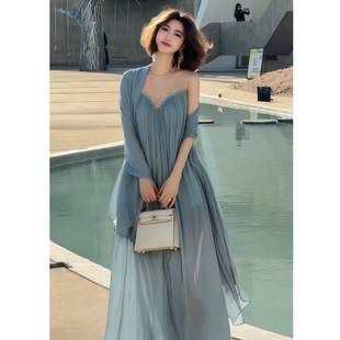 2026春季新款韩系洋气百搭高级感长款蓝色无袖圆领百褶款连衣裙女