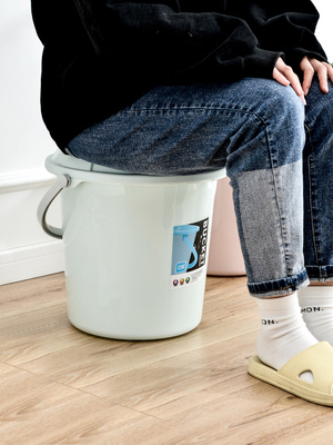 手提学生洗澡塑料水桶包邮