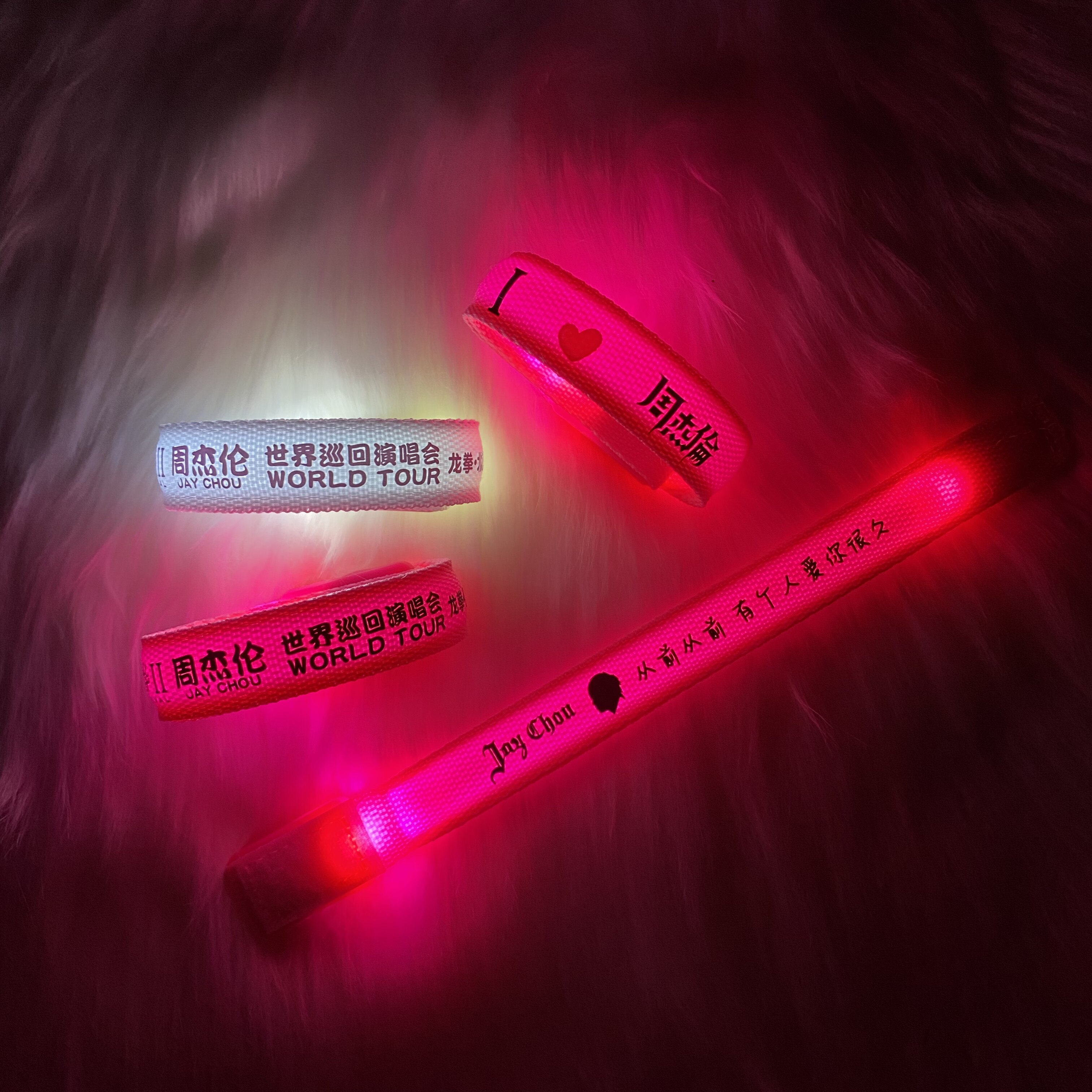 周杰伦嘉年华爱在南京演唱会应援发光手环周边物料气氛荧光棒道具