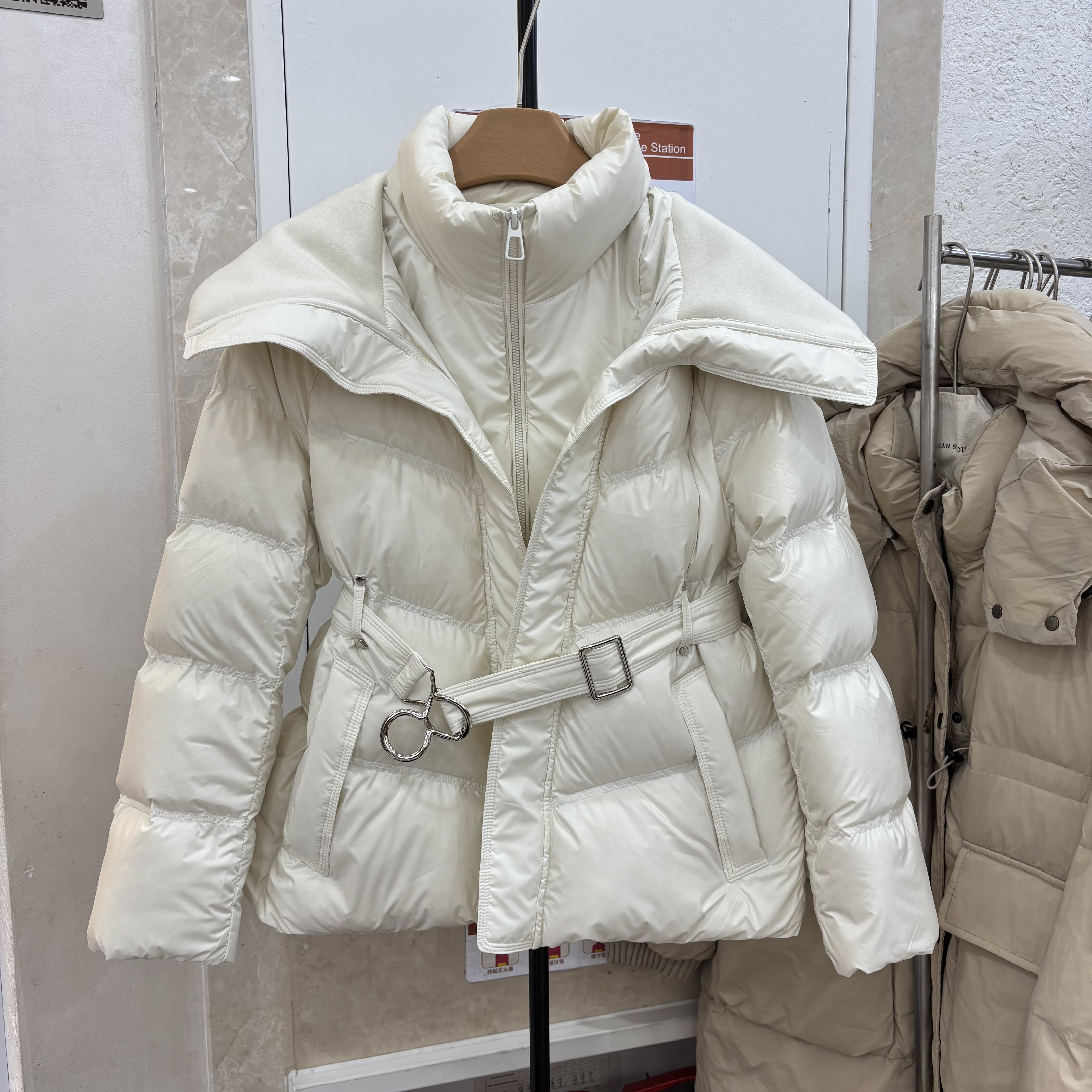 韩系高级感超好看收腰羽绒服女款2025冬季新款小个子90白鸭绒外套