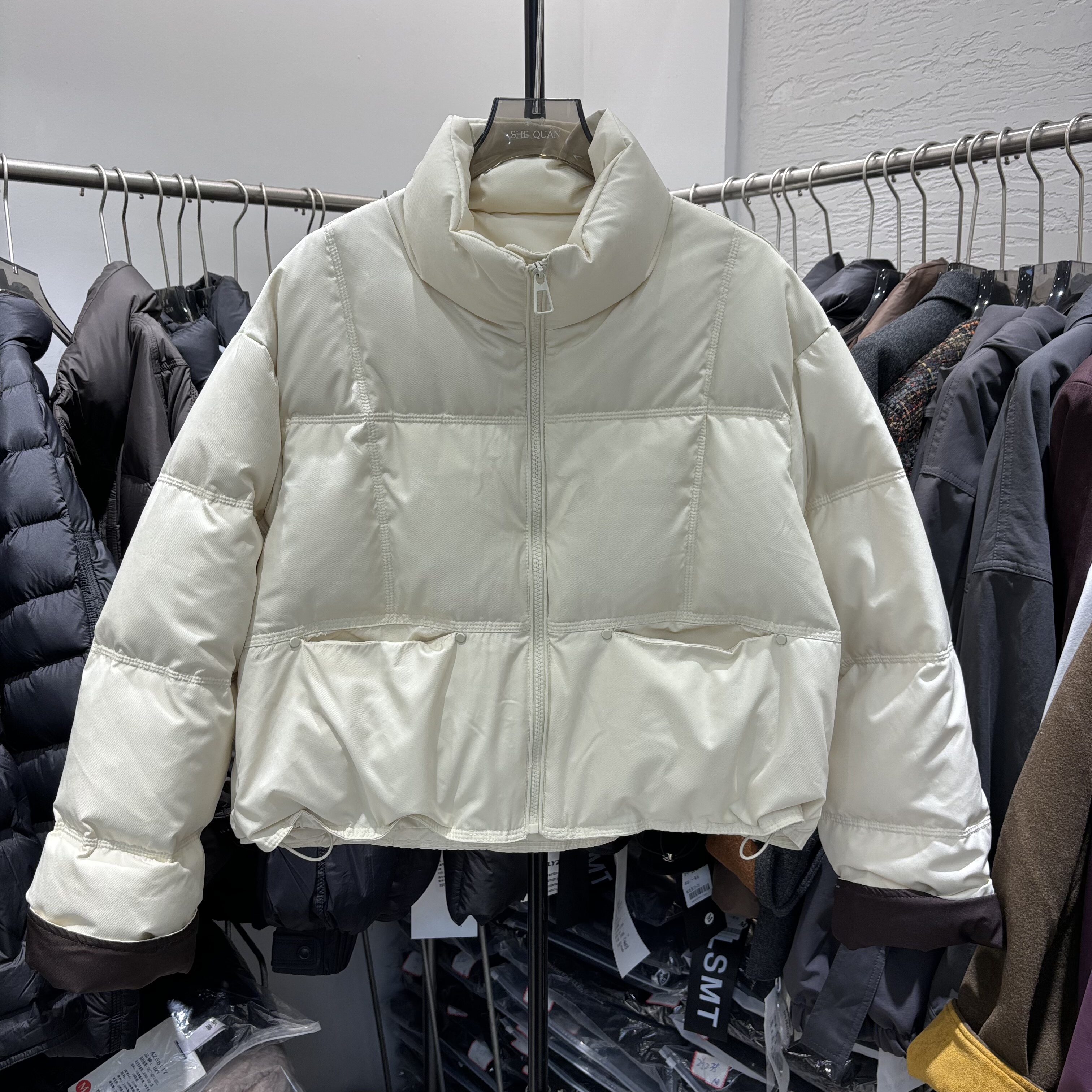 2025冬季新款时尚休闲羽绒服女韩版宽松显瘦撞色百搭减龄短款外套