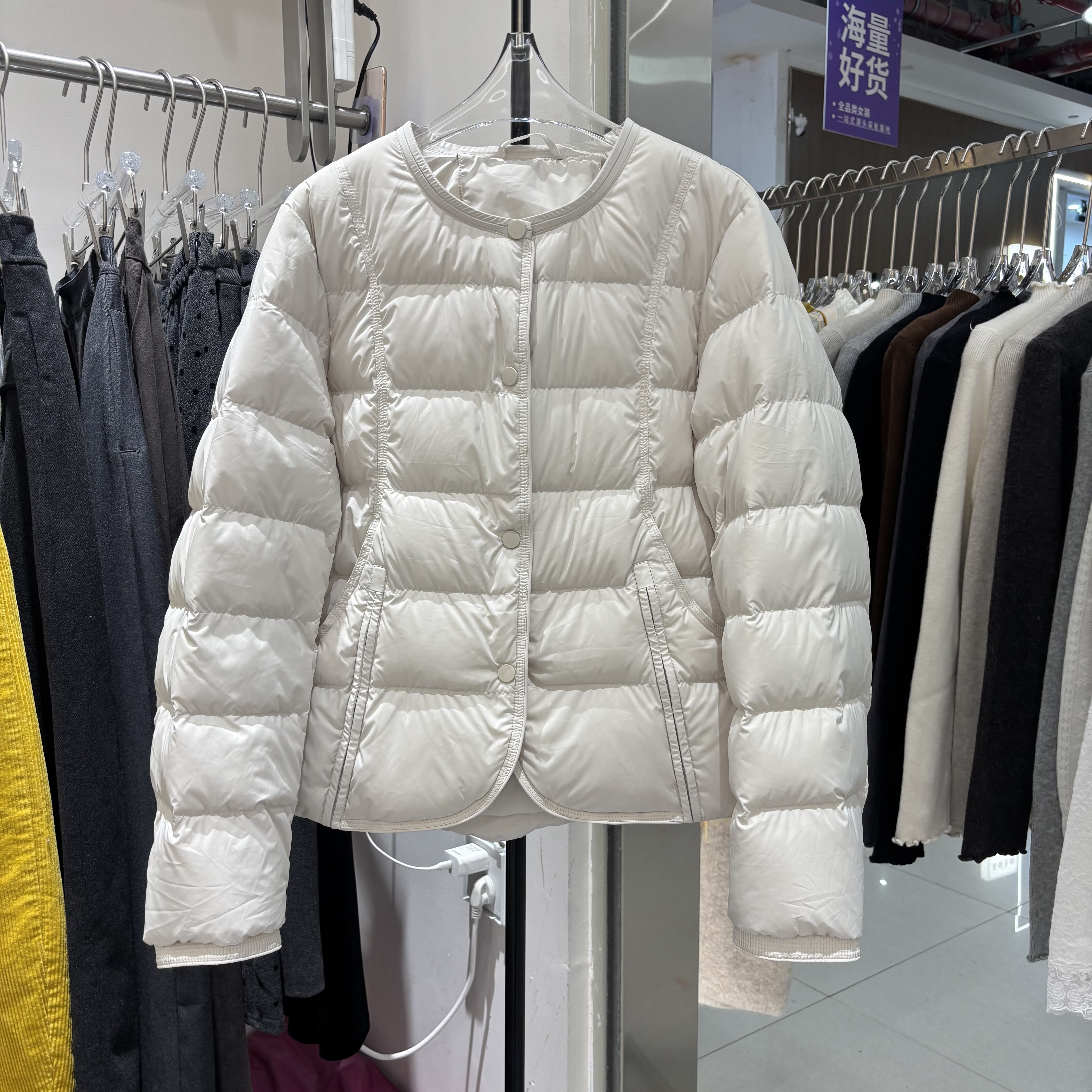 小版简约轻便轻便圆领90白鸭绒羽绒服女百搭设计感小众外套冬6006