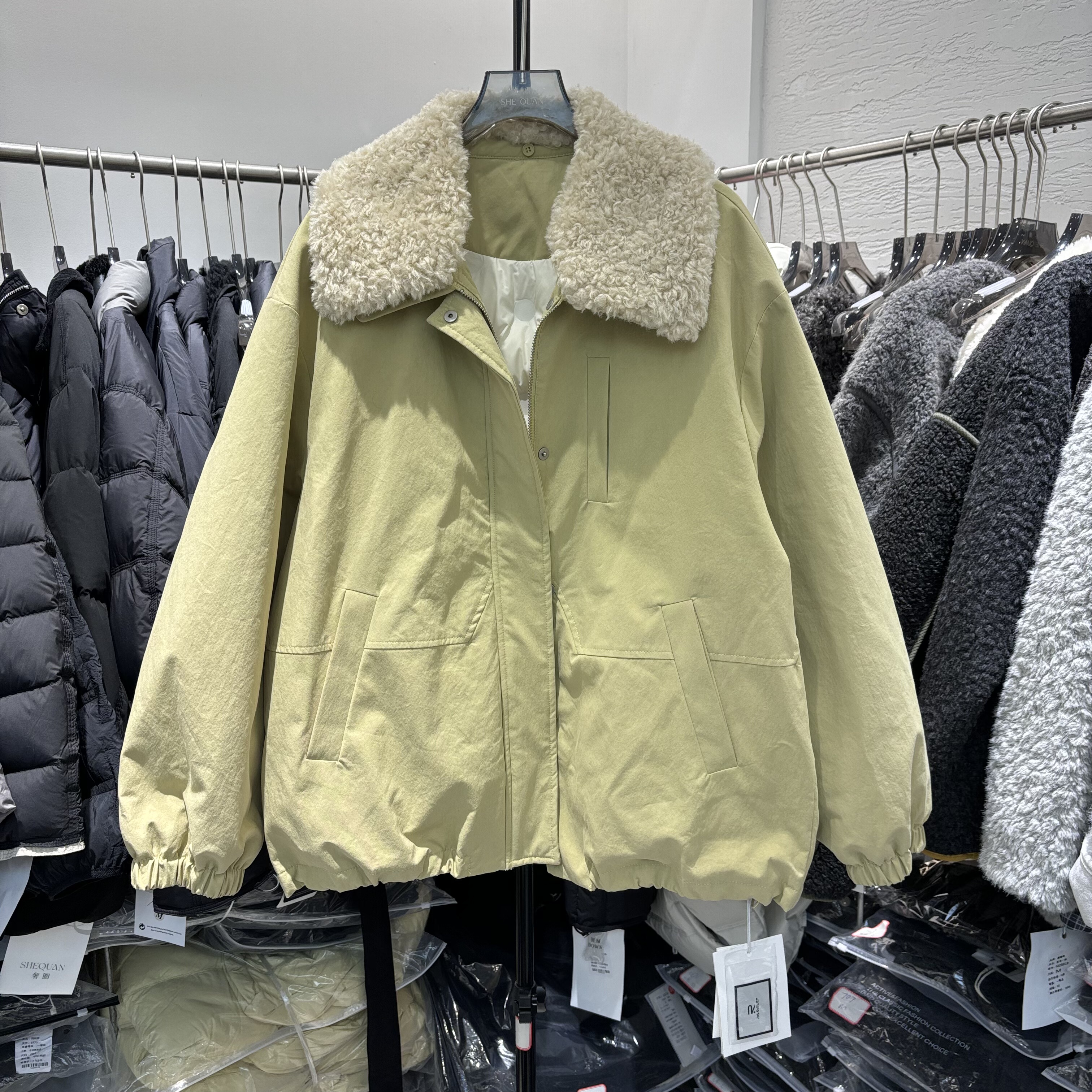 高级感可拆卸羊羔毛翻领羽绒服女2025冬季新款中长款90白鸭绒外套