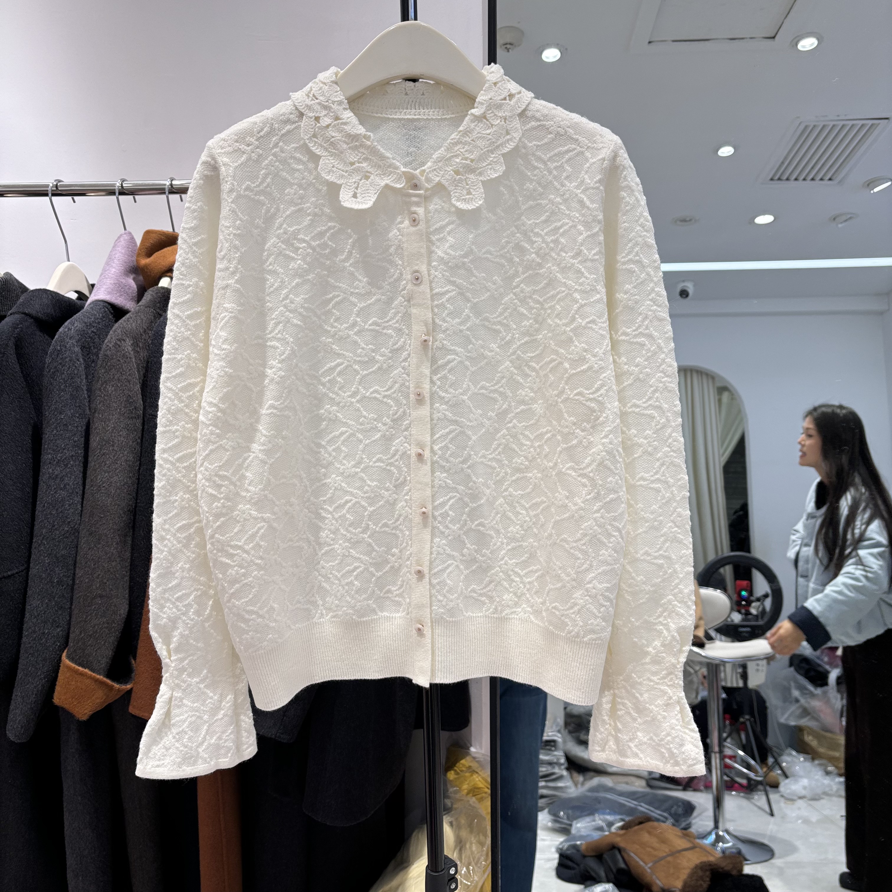 欧洲站高端羊毛蕾丝打底衫花边2025冬装新款毛衣上衣开衫外套女装