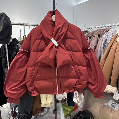 木耳边拼接灯笼袖保暖羽绒服女2025冬新款加厚白鸭绒外套配围巾