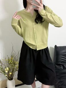 韩系简约ins减龄字母圆领针织开衫女小个子短款气质上衣初春穿搭