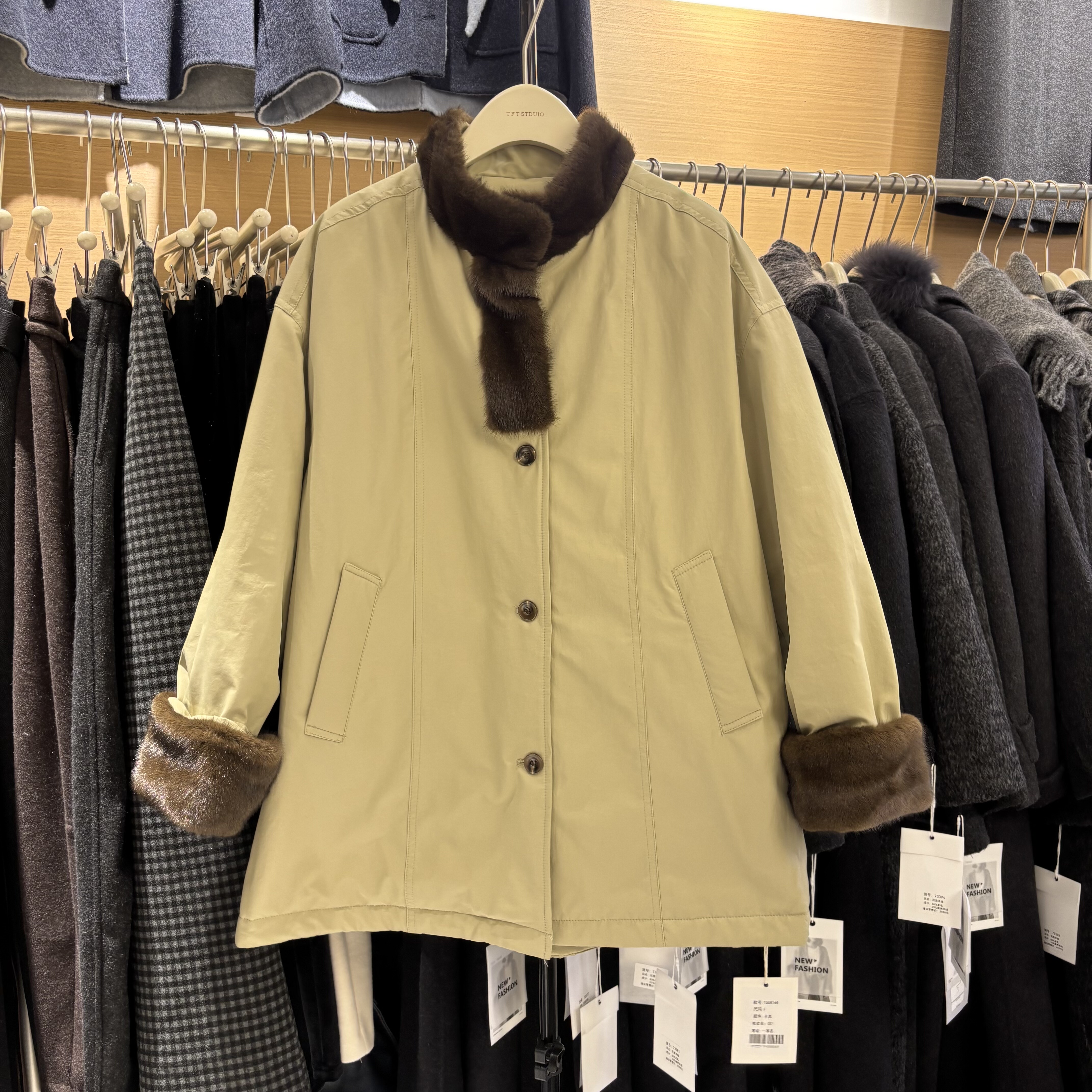 欧货加绒双面穿毛毛外套女2025冬季新款立领拼接大口袋设计感上衣