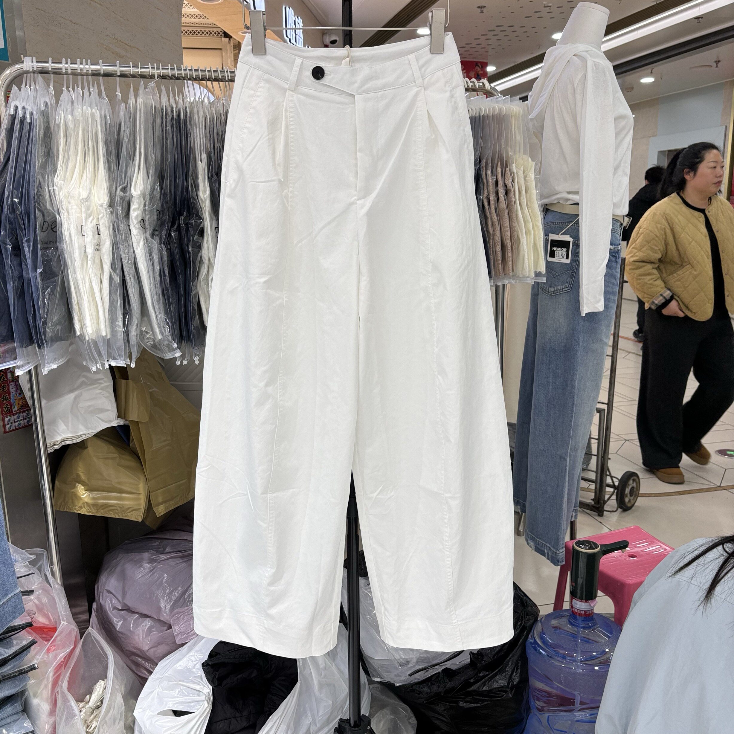 2026春款时尚宽松百搭显瘦直筒休闲裤女弯刀阔腿九分裤26001