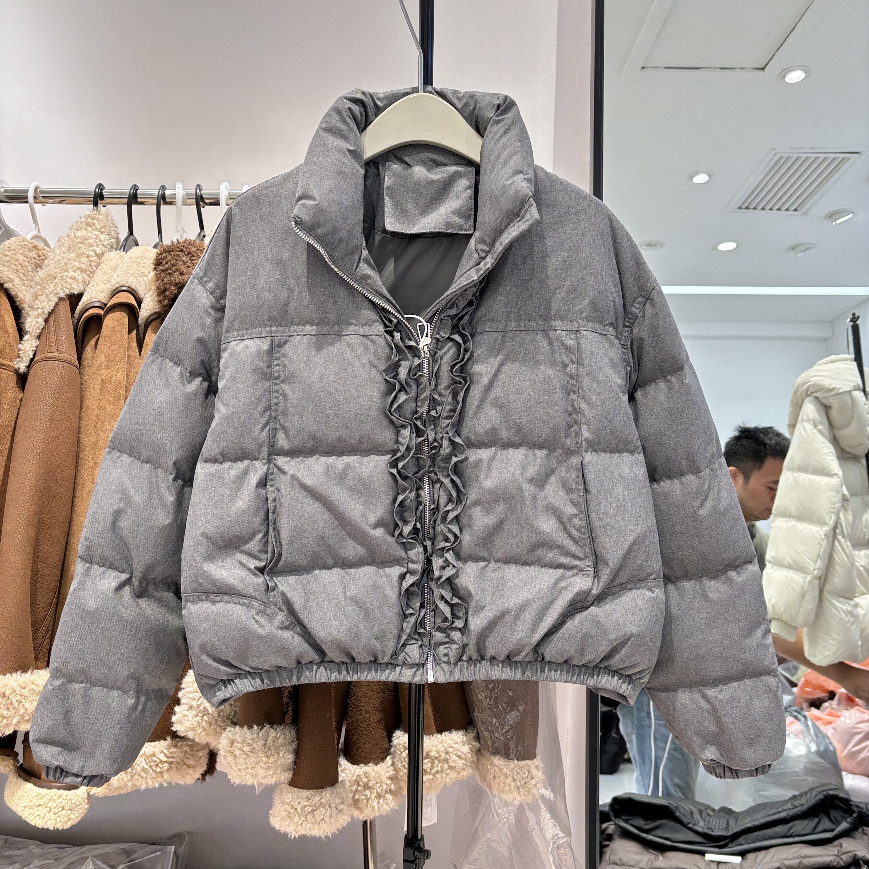 圣诞节日氛围感立领木耳边短款羽绒服女加厚保暖白鸭绒面包服外套