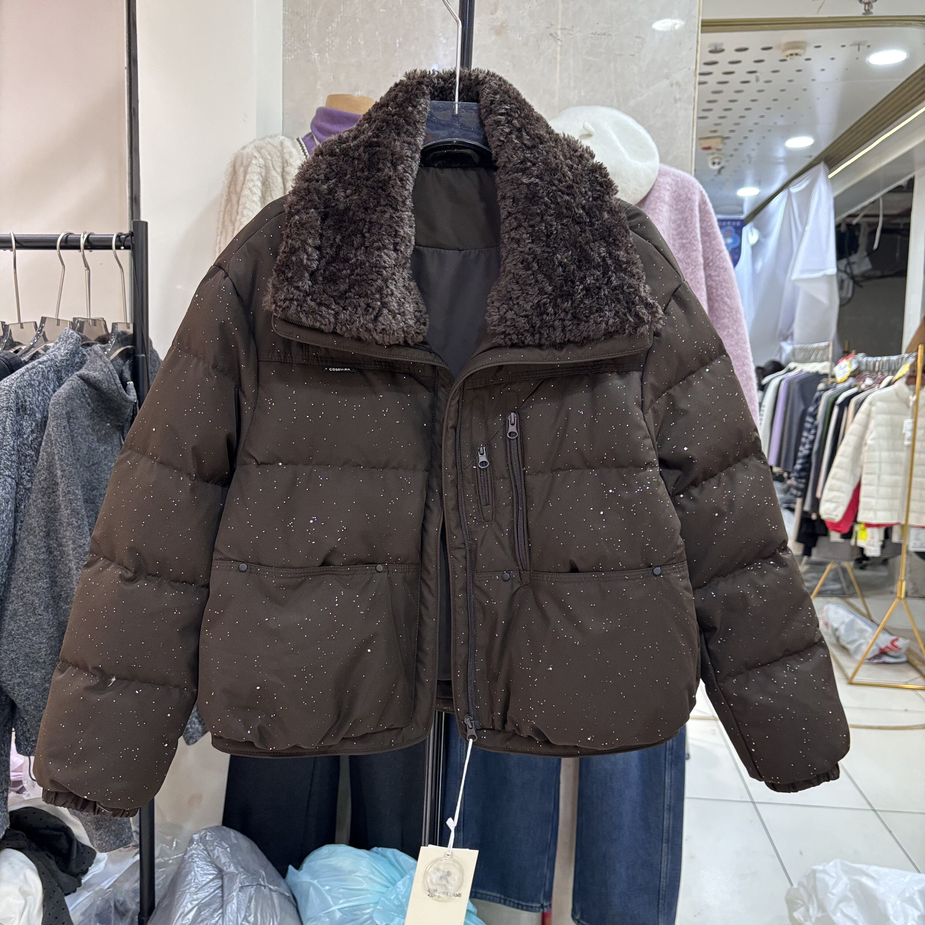 羊羔毛大翻领羽绒服女冬2025新款洋气宽松保暖烫钻面包服爆款外套