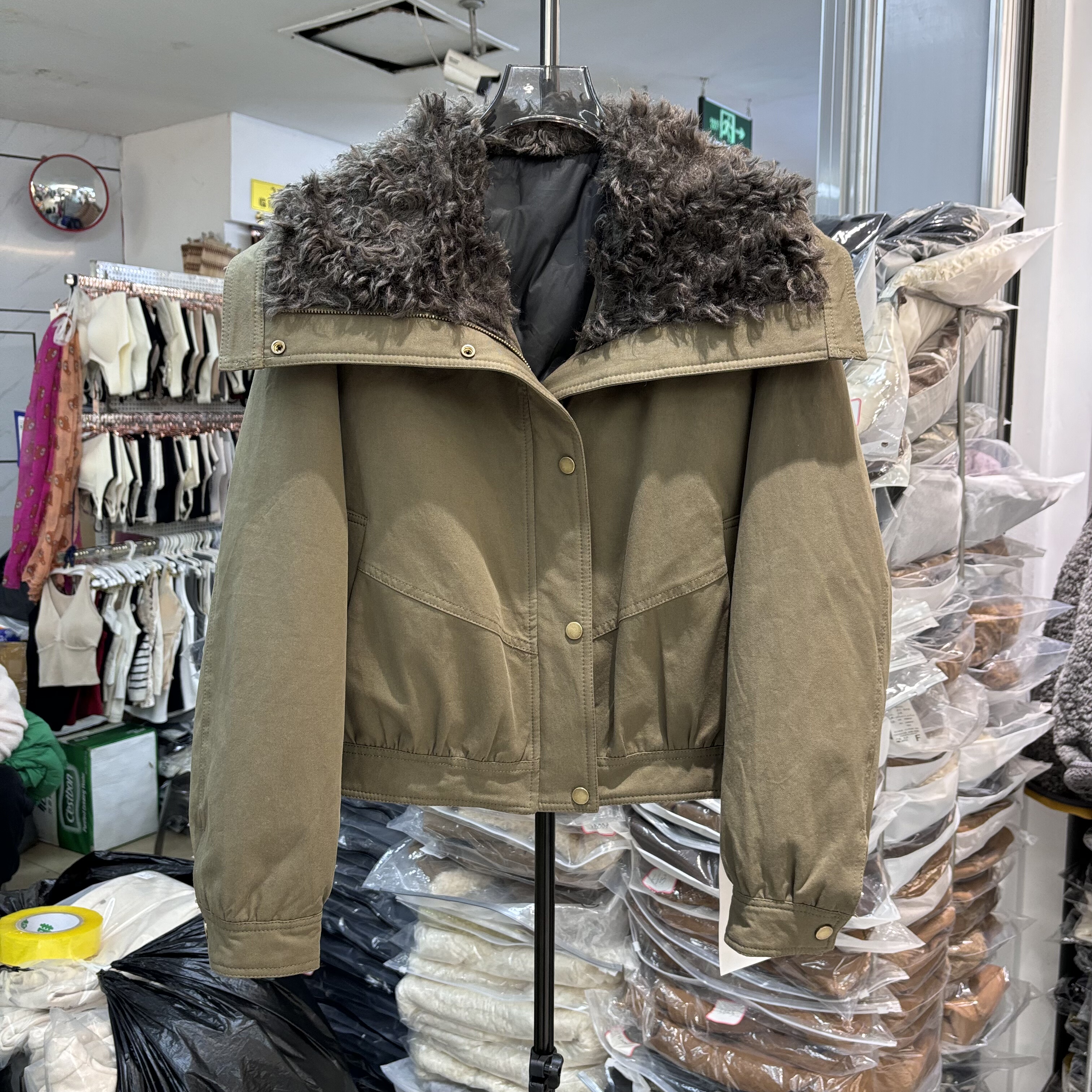 复古风毛领派克服女短款外套秋冬军绿色羊羔毛羽绒内胆夹克白鸭绒