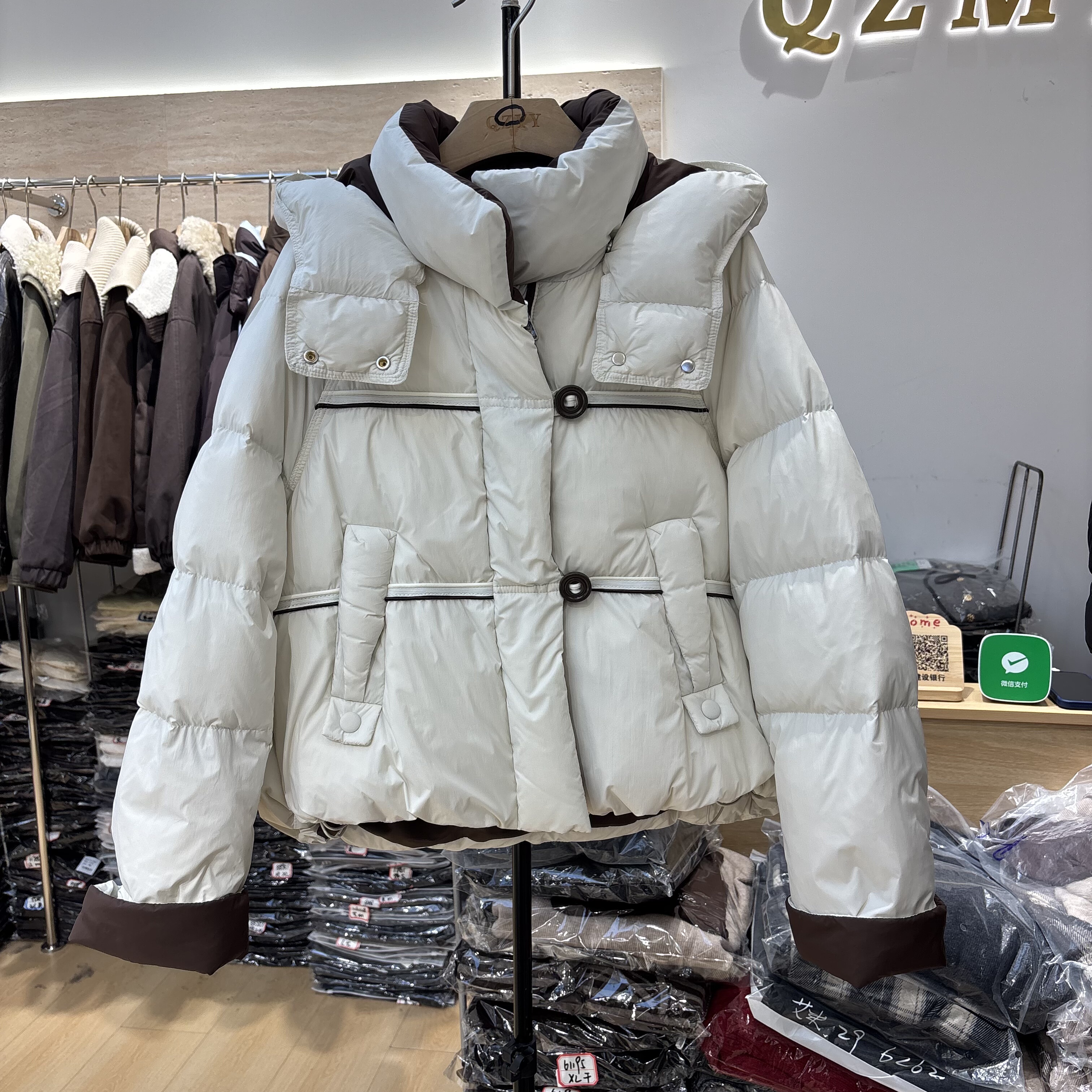 小个子连帽羽绒服女短款2025冬季新款时尚百搭时髦撞色面包A008