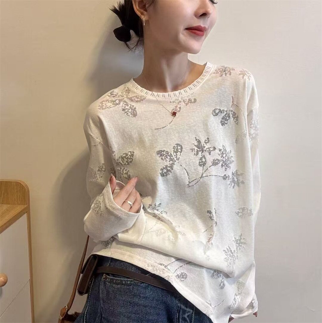 通勤风刺绣花朵长袖T恤女26春季新款圆领宽松显瘦百搭打底衫31718