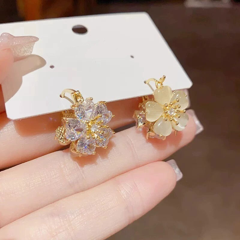 一款两戴气质仿猫眼石花朵耳扣
