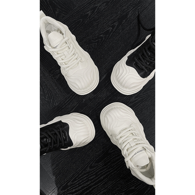 龙叨叨新品小众设计感波浪纹拼接厚底增高贝壳大头休闲运动板鞋