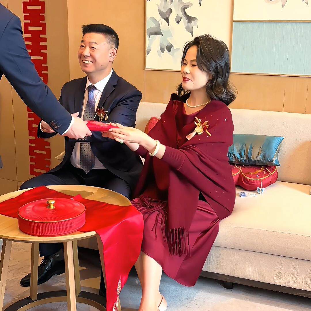 披肩婚礼妈妈结婚新娘订婚敬酒服红色旗袍外搭斗篷晚礼服酒红秋冬