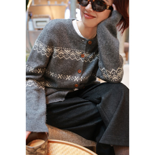 ise“费尔岛之旅”复古灰色针织圆领单排毛衣开衫K2540889W