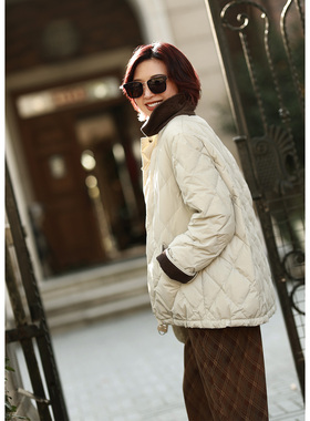 ise“复古巴恩风”灯芯绒拼接领绗缝菱形格一手长羽绒服P2541211