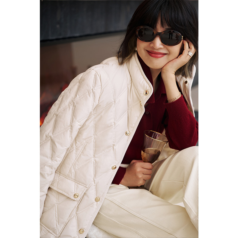 ise“柏林冬日”系列老钱风菱格小立领羽绒服2024冬季P2441237