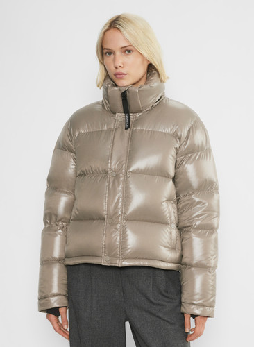 Aritzia TNA Super PUFF™亮面4格短款羽绒服90%鹅绒-20度保暖