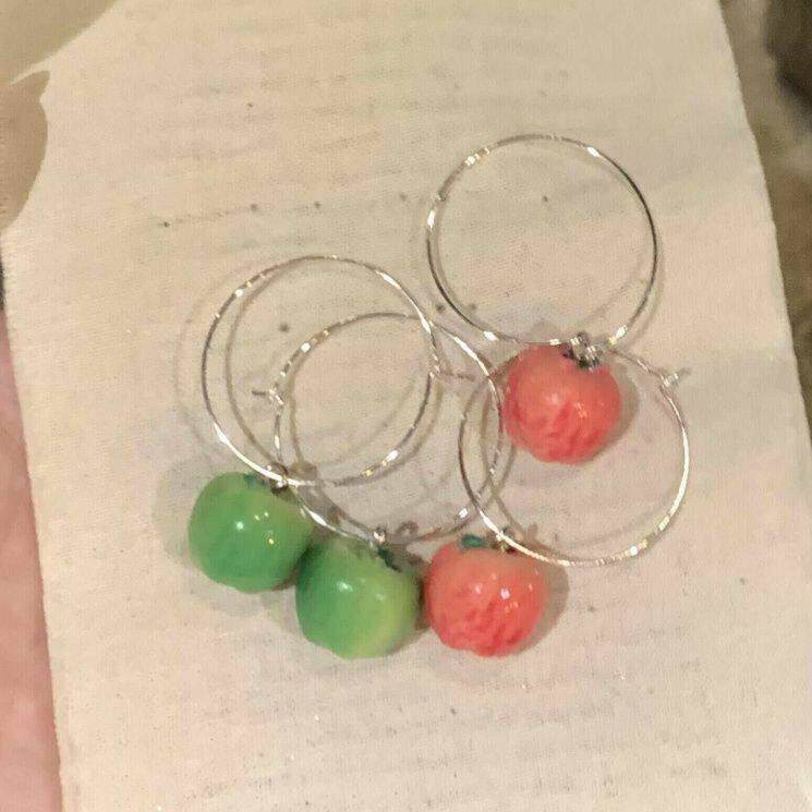 森系甜美可爱青红苹果吊坠耳环女小众简约高级感耳圈个性独特耳饰