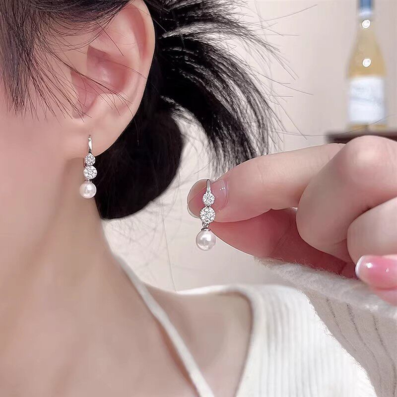 轻奢小众高级感珍珠吊坠耳环女法式日常通勤百搭小巧精致耳钉耳饰
