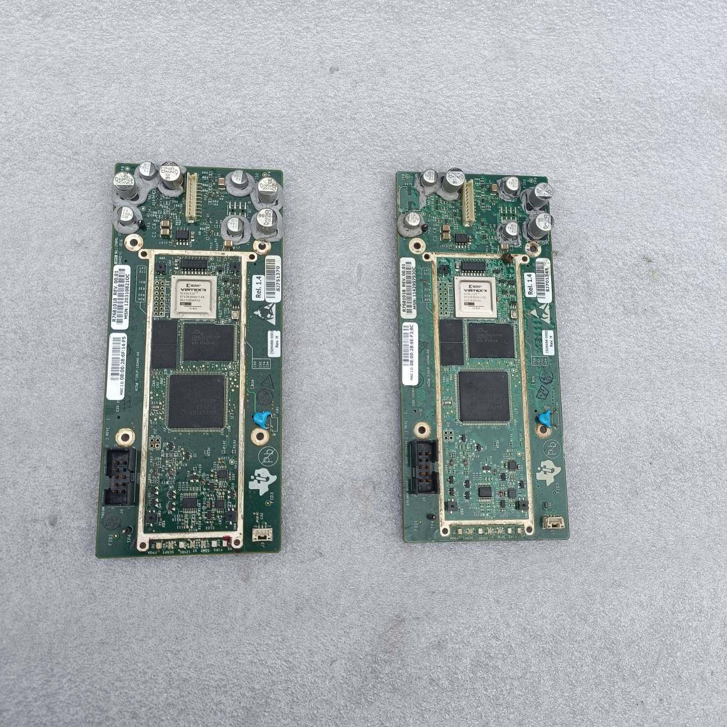 询价购-XC4VLⅩ25 主板两张、 好坏不知、芯片