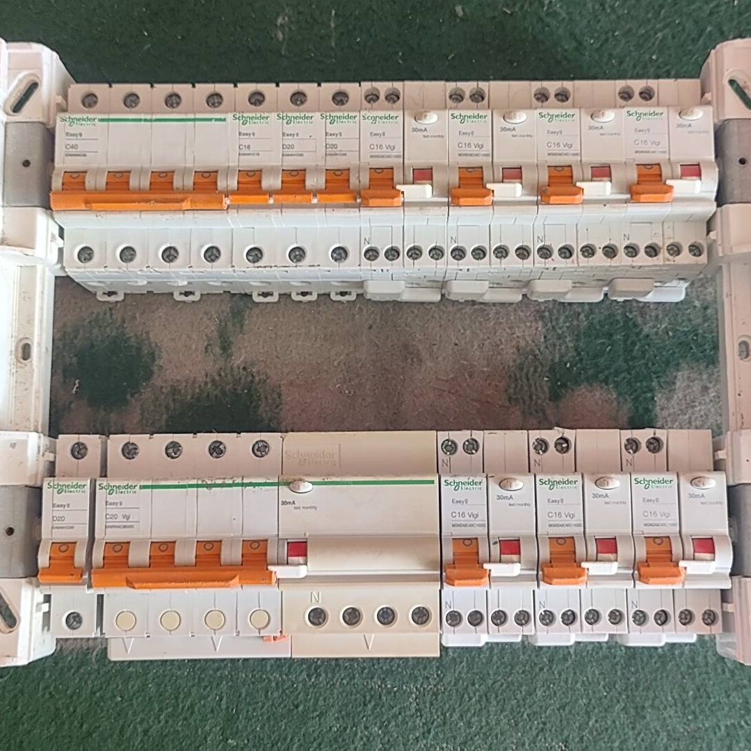 询价购-施耐德 空开 断路器 easy8 C20/C40/C16等