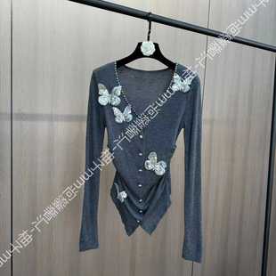 饰单排钻扣捏褶收腰毛线开衫 亮片立体蝴蝶装 深V领长袖 柚子mm新款