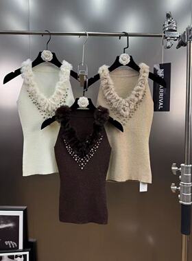 柚子mm2025年冬季挂脖背心兔毛绒装饰钻饰高级感性感毛织针织背心