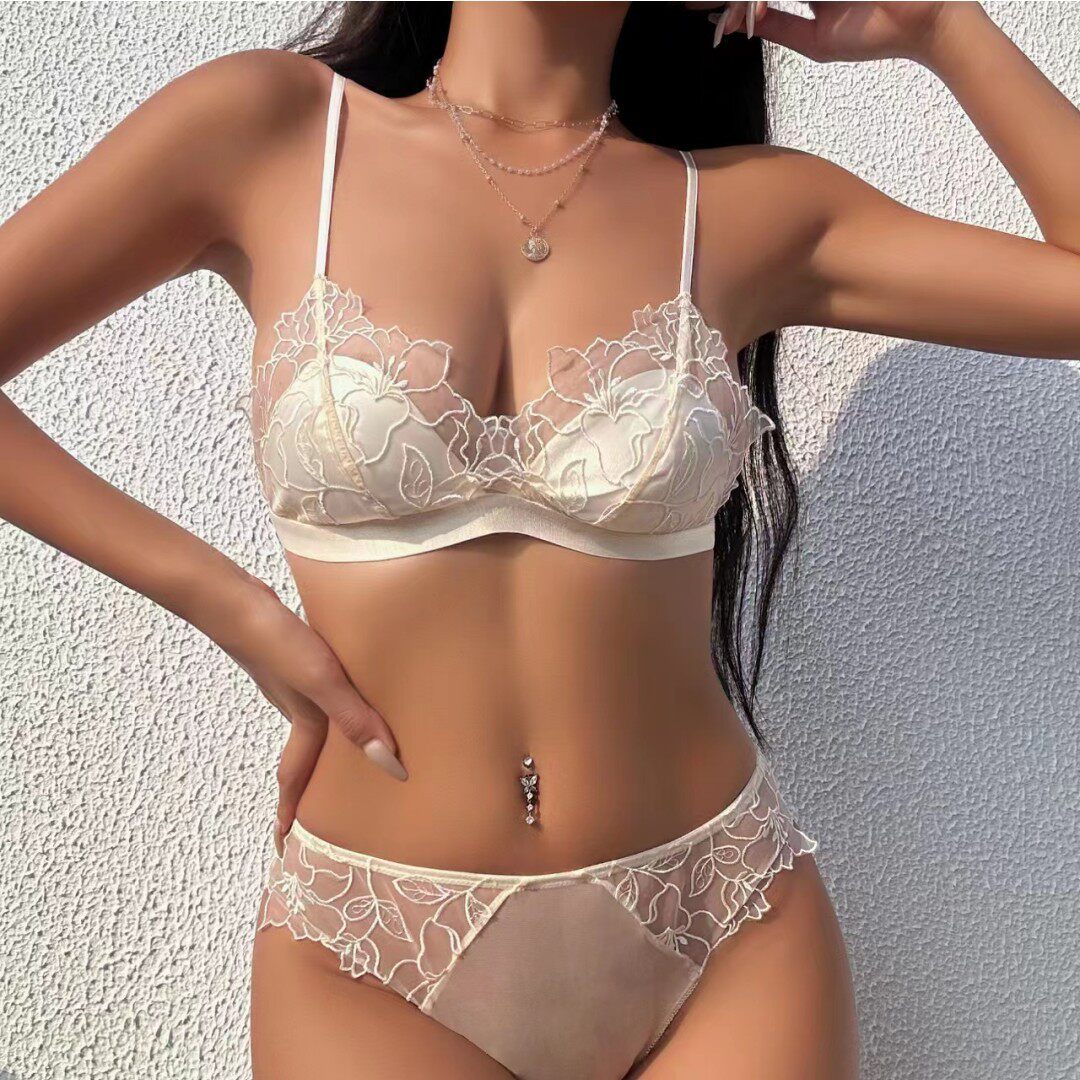 本命年红性感薄款无钢圈内衣女刺绣法式三角杯文胸罩套装美背聚拢