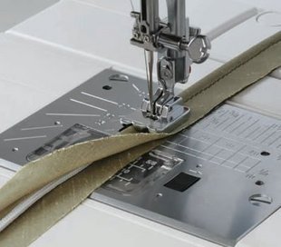 兄弟蝴蝶重机缝纫机电动家用胜家配件装饰滚边条5mm嵌绳滚边压脚