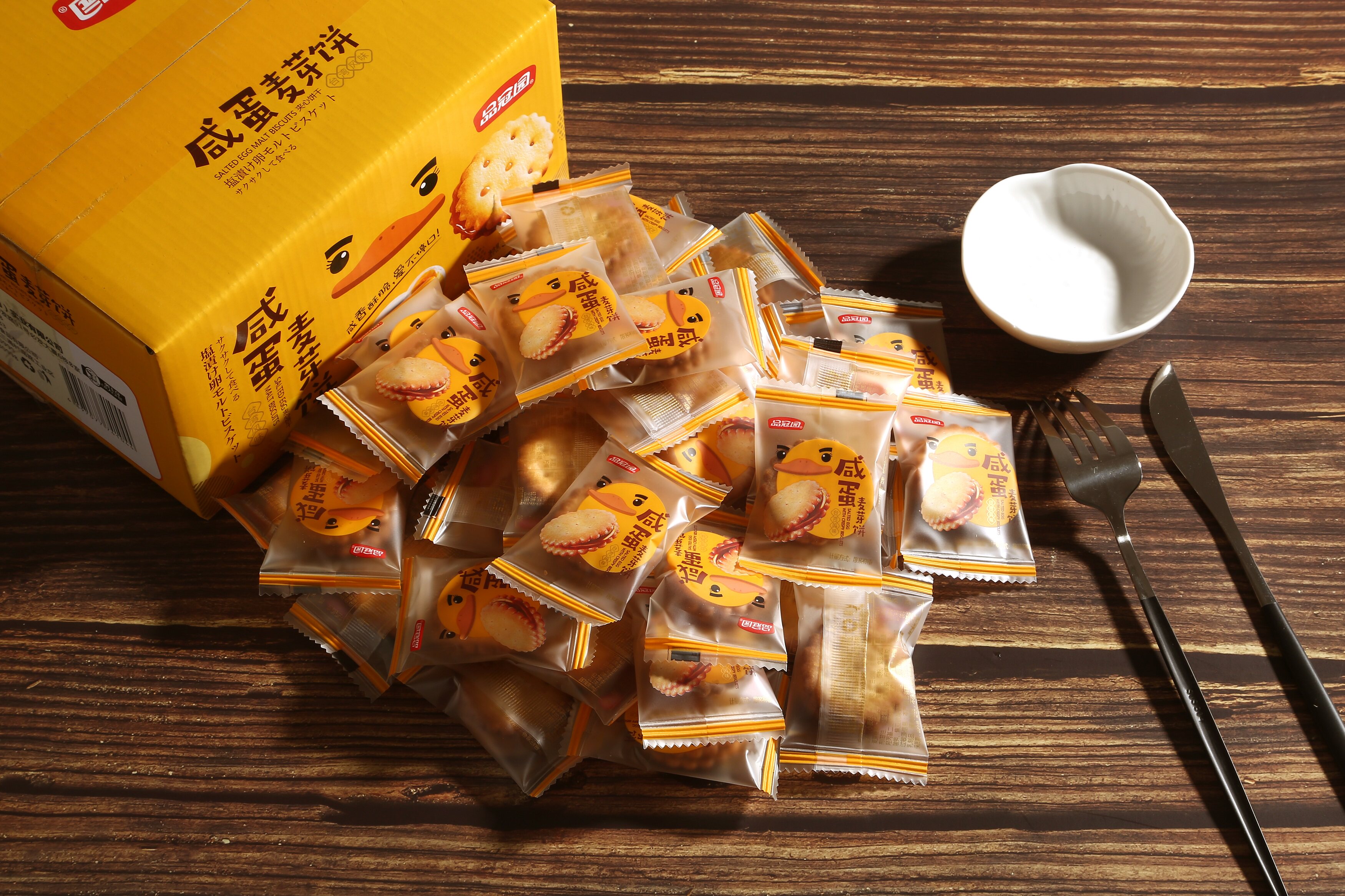 品冠园500g咸蛋黄麦芽夹心饼干