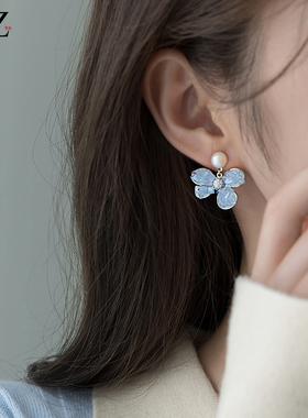 蓝色花朵耳环2025新款爆款珍珠耳钉秋冬小众设计感轻奢高级耳饰女
