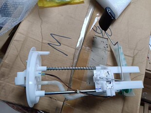 适用韩国进口现代新胜达起亚索兰托副油箱浮子总成油位传感器全新