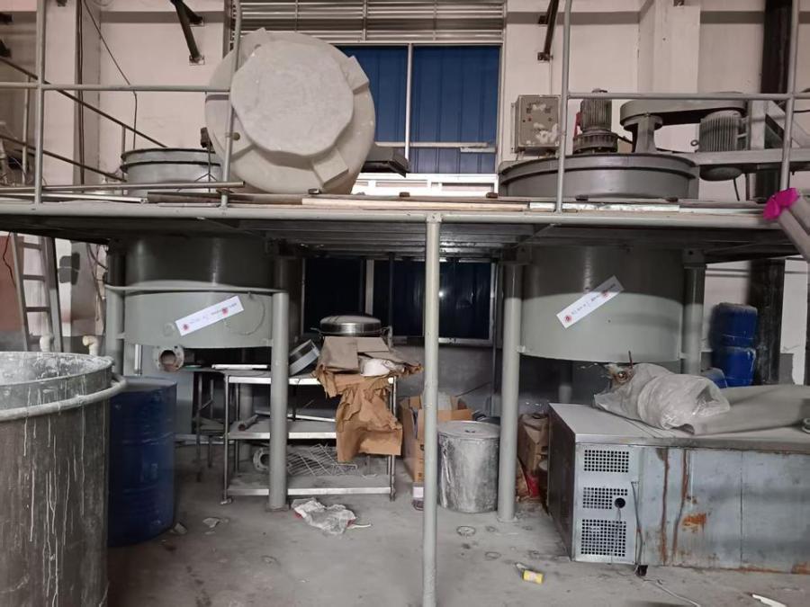 12月7日桂林5吨真石漆搅拌机（整机尺寸mm:3800*1200*23200,电机功率：15ＫＷ－4）一台；1吨搅拌机（整机尺寸mm:2200*900*1930,电机功率：5.5Ｋ