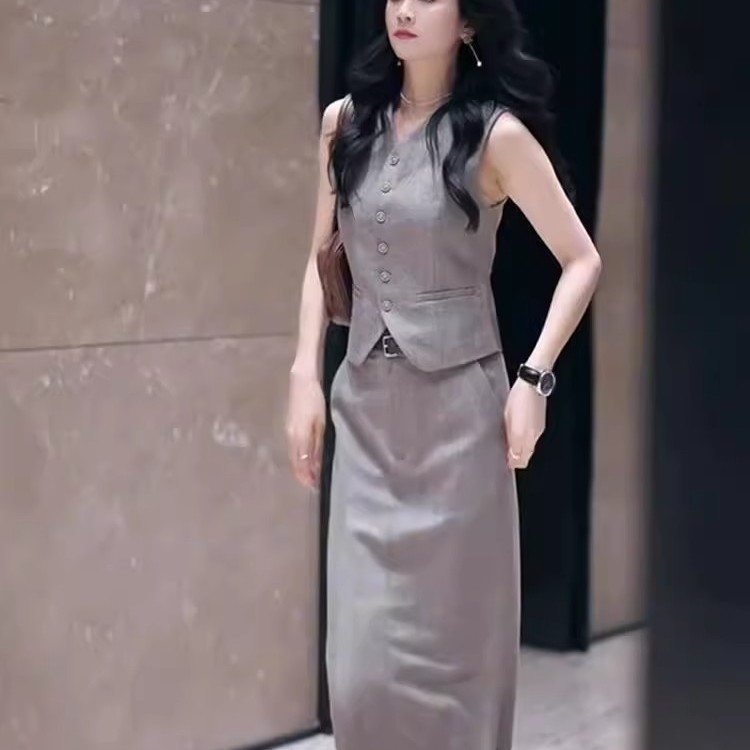 灰色套装女夏2025新款爆款高级感马甲背心半身裙通勤穿搭时尚气质