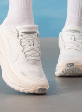 耐克女鞋新款W VOMERO PLUS ESS运动鞋透气低帮跑步鞋IO9916-100