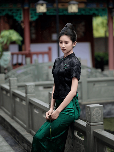 金多傣族服装女衣服高级时尚短袖上衣线条简洁半裙夏季民族服装
