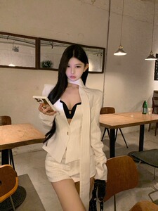 韩版条纹飘带长袖西装外套上衣女秋季高腰a字短裤气质两件套装女