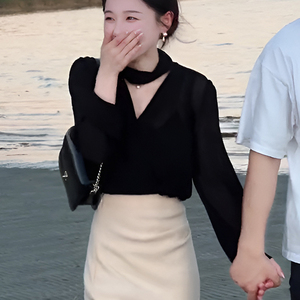 法式V领黑色衬衫女春季轻奢高级感衬衣气质通勤上衣半身裙两件套