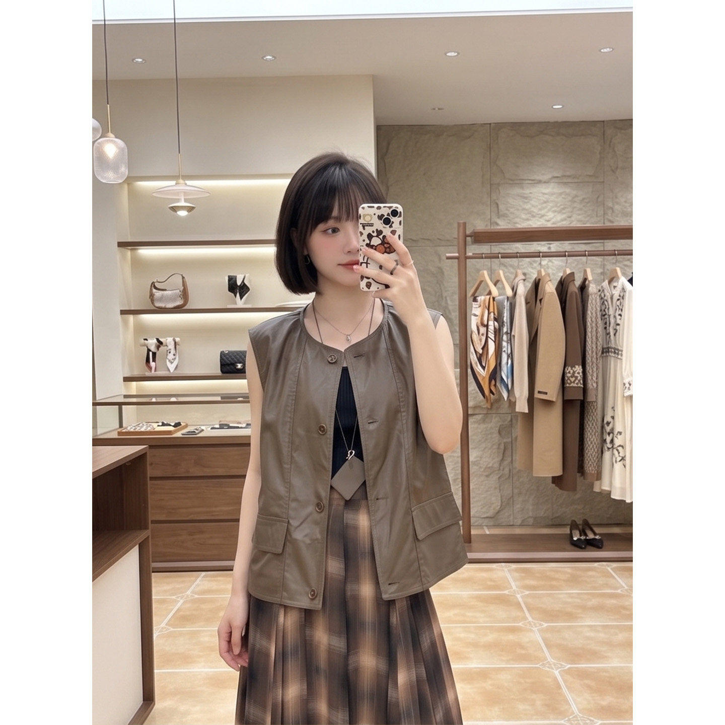 【送运费险】气质咖棕色马甲女