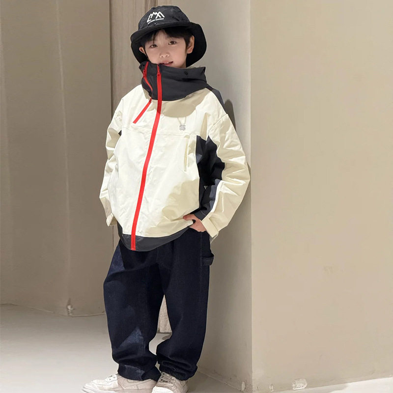 2026新款春装男童工装外套春秋款儿童春装冲锋衣男孩撞色户外上衣