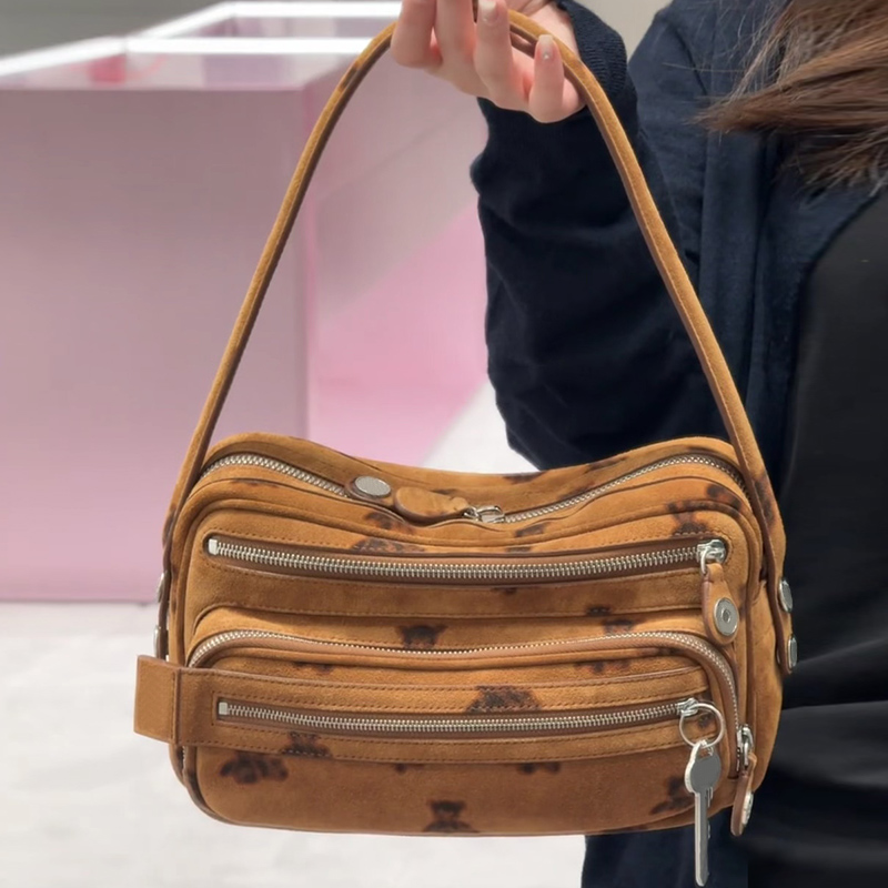 博主2025新款复古磨砂绒面可爱小熊印花手提包单肩包通勤女包包潮