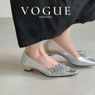 方头平跟TPR(牛筋）胶粘工艺超细纤维浅口单鞋