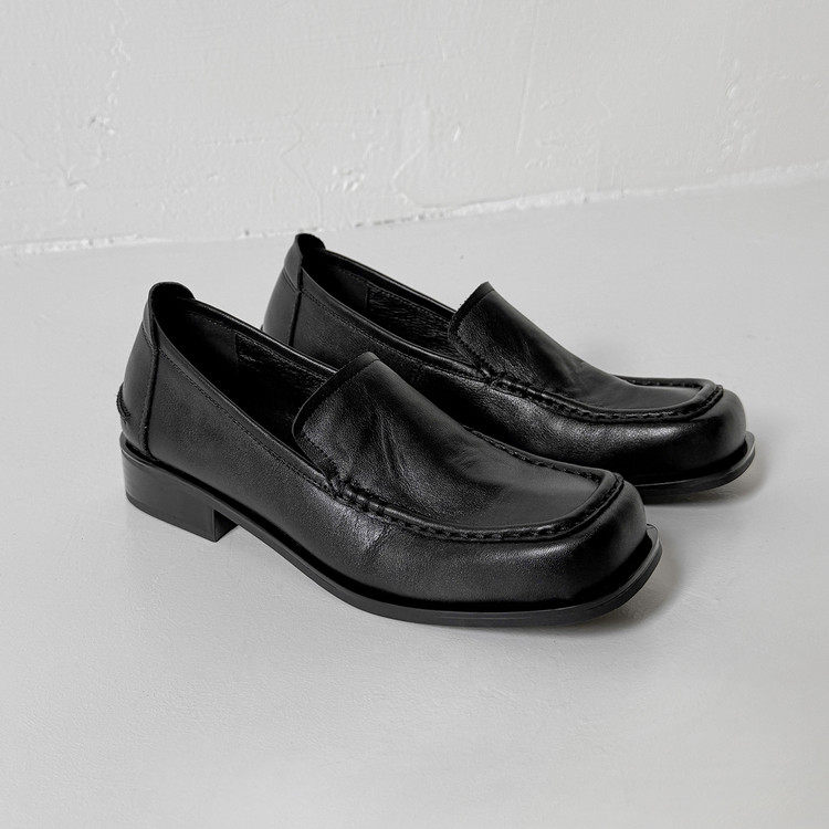 方头方跟橡胶胶粘工艺头层猪皮深口单鞋